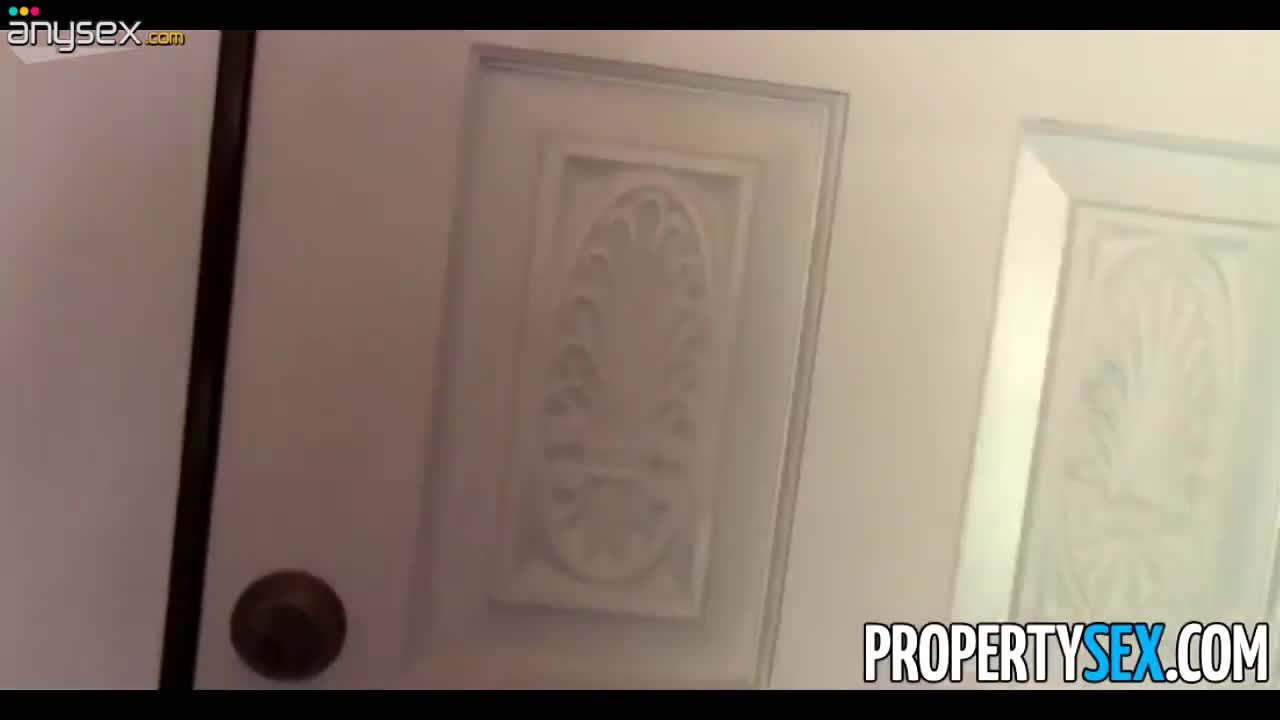 The client was lucky to meet a voluptuous MILF agent in his house Free Porn Videos | ePornAny.