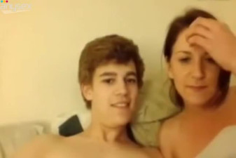 19 yo couple having sex fun in front of a web camera