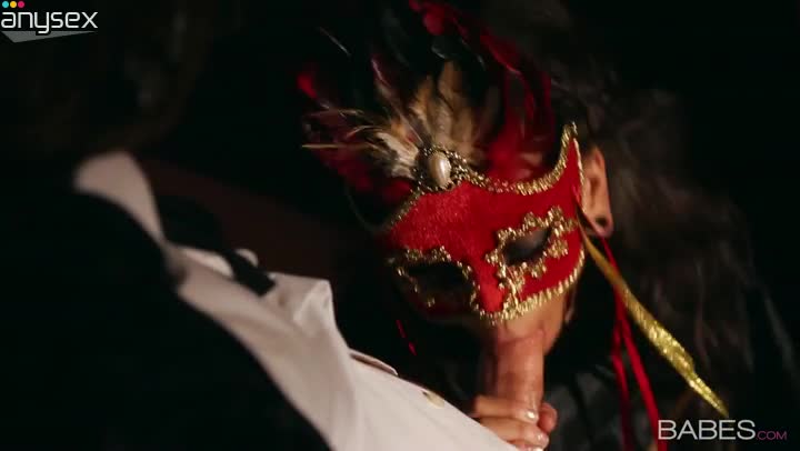 Kinky guy in mask licks sweet vagina of gorgeosu brunette babe Janice Griffith Free Porn Videos | ePornAny.