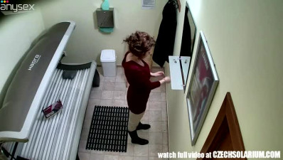 Busty brunette teen enjoys dirty solo time in solarium