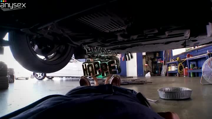 Magnificent and skanky blonde whore blows the car mechanic Free Porn Videos | ePornAny.