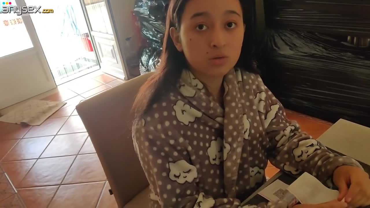 Stepmom stuck in the oven without her panties on Free Porn Videos | ePornAny.