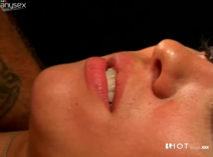 Hot brunette babe Thaiza Lemmon got her pussy licked passionately