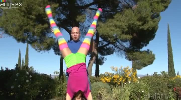 Leggy teen in colorful stockings gives her head outdoor Free Porn Videos | ePornAny.