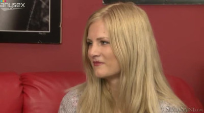 Captivating blonde seductress gets naked for interview with her boss