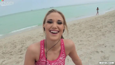 Beautiful Shelby Paige gave a nice blowjob in her bedroom
