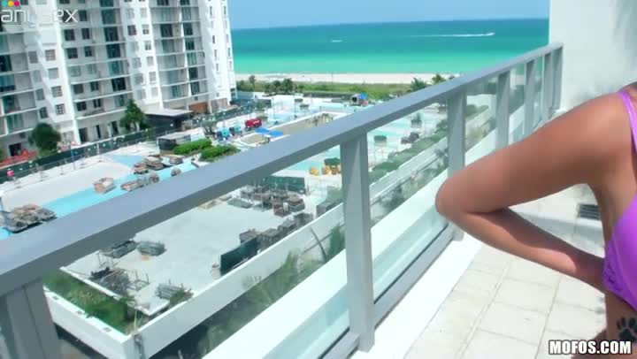 Sporty brunette girl Chase Ryder strips and fingers her butt hole Free Porn Videos | ePornAny.