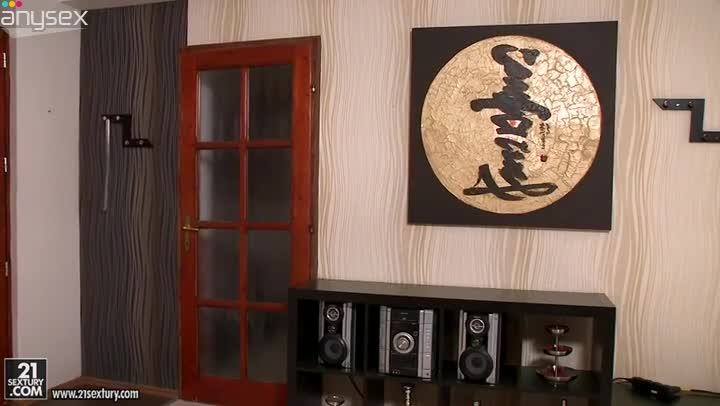 Alluring brunette wifey pleases her beloved one with a deepthroat blowjob Free Porn Videos | ePornAny.