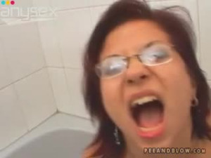 Ugly nerdie redhead in glasses takes a chance to suck a dick on cam