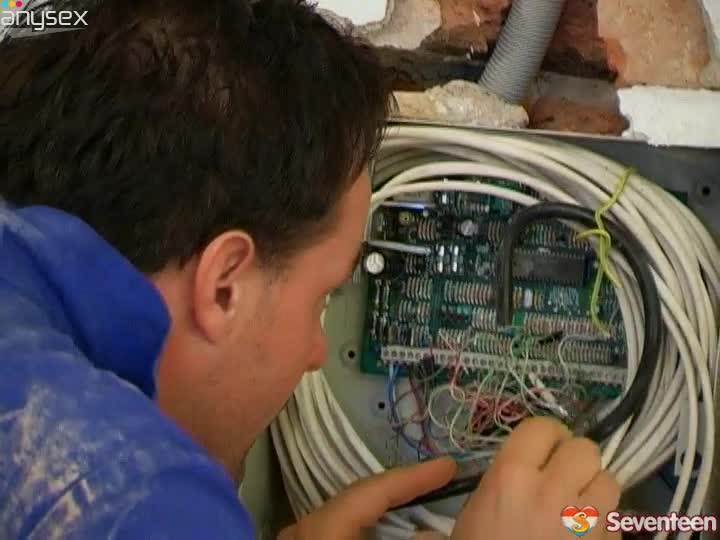 Horny blond MILF with big tits deepthroat sucking hard dick of repair man Free Porn Videos | ePornAny.