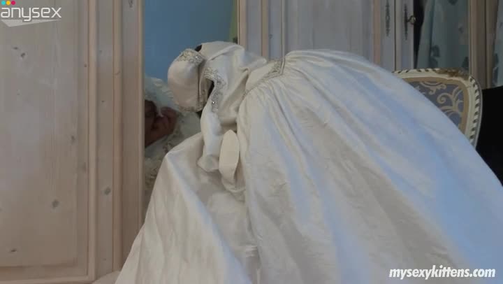 Captivating Victoria gets her tasty pussy polished Free Porn Videos | ePornAny.