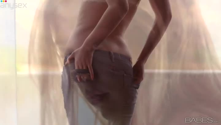 Dazzling blonde seductress Alaina Fox shows off her sexy body Free Porn Videos | ePornAny.
