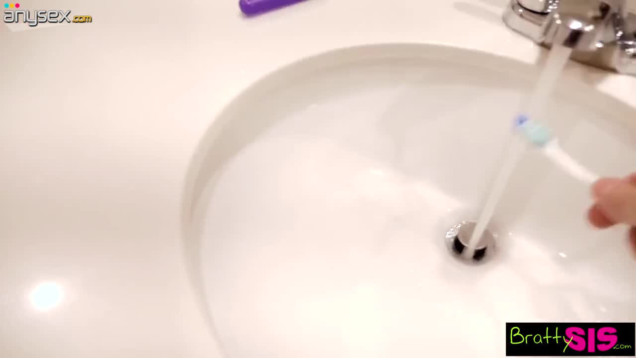 Kinky dude is spying on stepsister pissing and taking a shower Free Porn Videos | ePornAny.