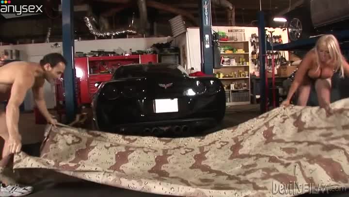 Big breasted blondie gets fucked from behind by a horny mechanic Free Porn Videos | ePornAny.
