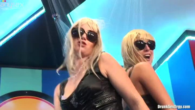 Perverse hussies give head and tongue fuck in group sex orgy