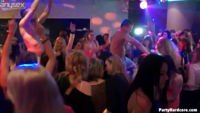 Clubbing horny bitches jump onto the stage for sucking the stripper's dick