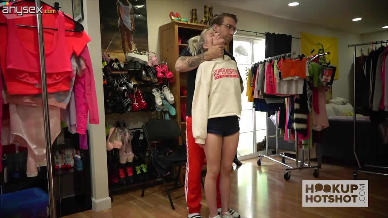 Lustful teen Jessie Saint hooks up with one kinky stranger Free Porn Videos | ePornAny.