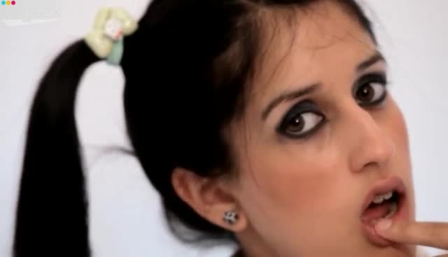 Horny Indian teen slut Zarina Mashood gives tremendous blowjob Free Porn Videos | ePornAny.