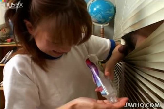Ugly Japanese wench Aya Natsuki gives a handjob