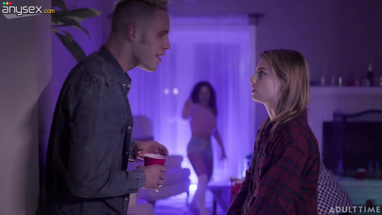 Aidra Fox enjoys kissing best girlfriend of the first time Free Porn Videos | ePornAny.