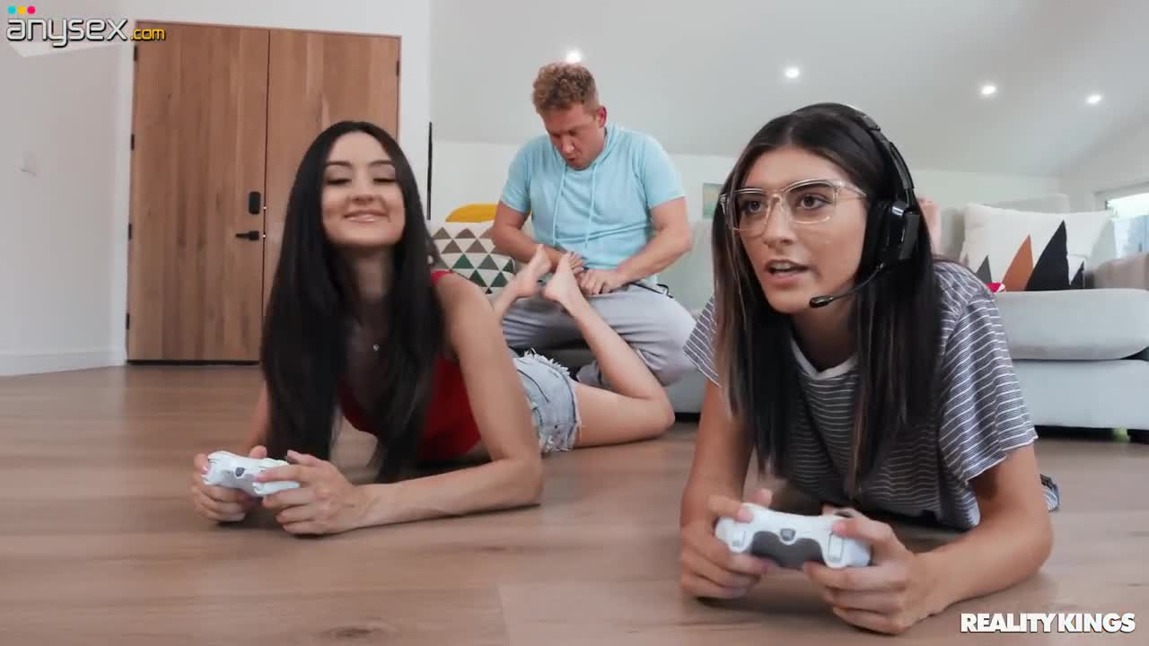 Gamergirl gets a huge cock Free Porn Videos | ePornAny.