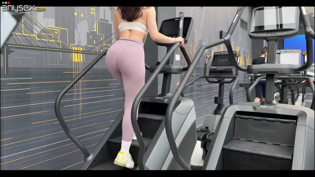 Sexy Fit Brunette Hottie With a Premium Big Ass Agreed To Fuck With Me After Her Workout At the Gym Free Porn Videos | ePornAny.