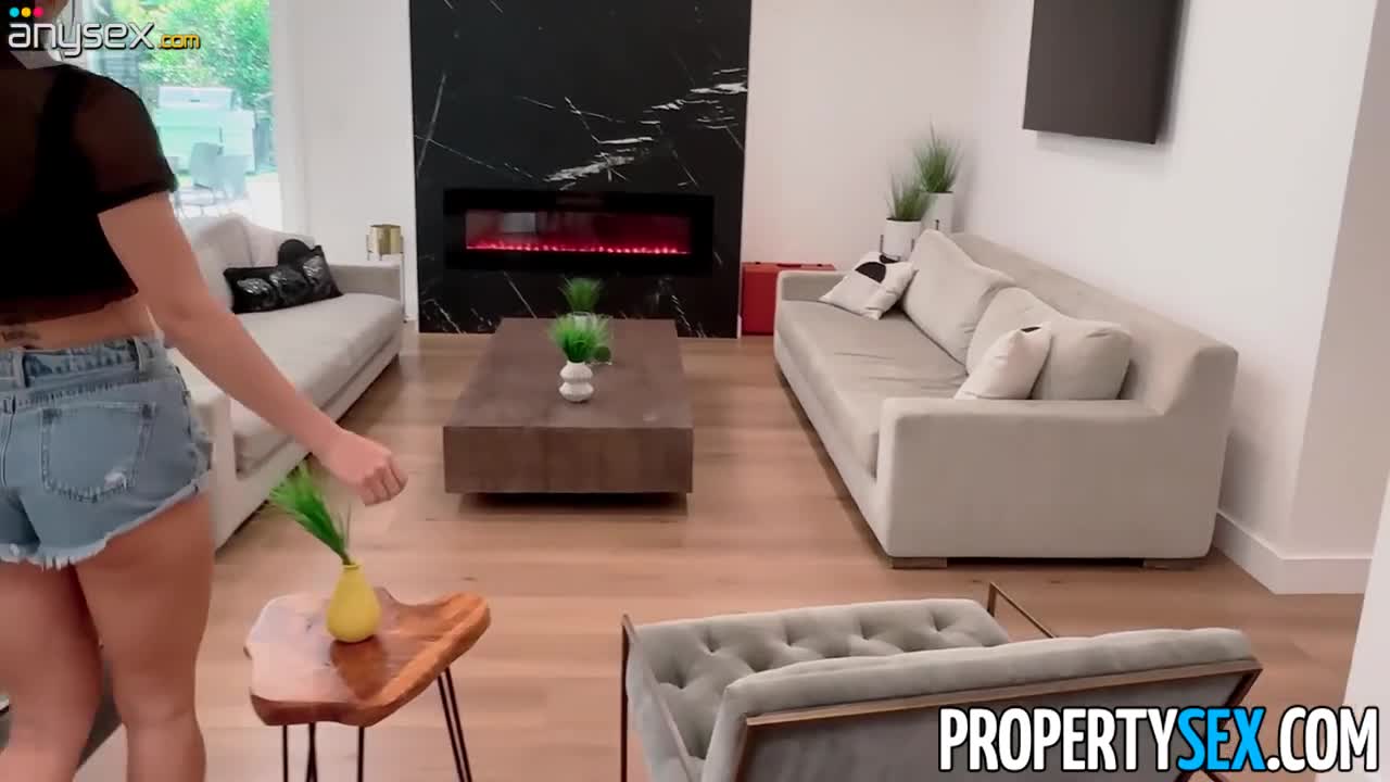 MILF curvy roommate was fucked on a first meeting with me Free Porn Videos | ePornAny.