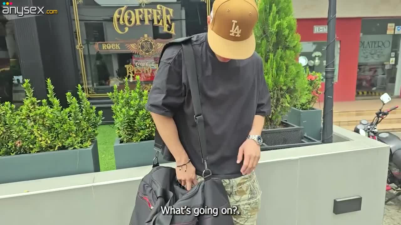 Inviting cougar Sarah takes a stranger from the streets for casual sex Free Porn Videos | ePornAny.