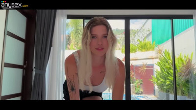 Blonde nympho loves sucking dick in the morning POV