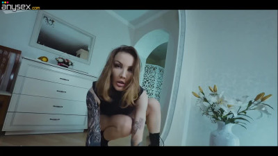 Horny bitch needs to get roughly fucked in anal by this dildo machine