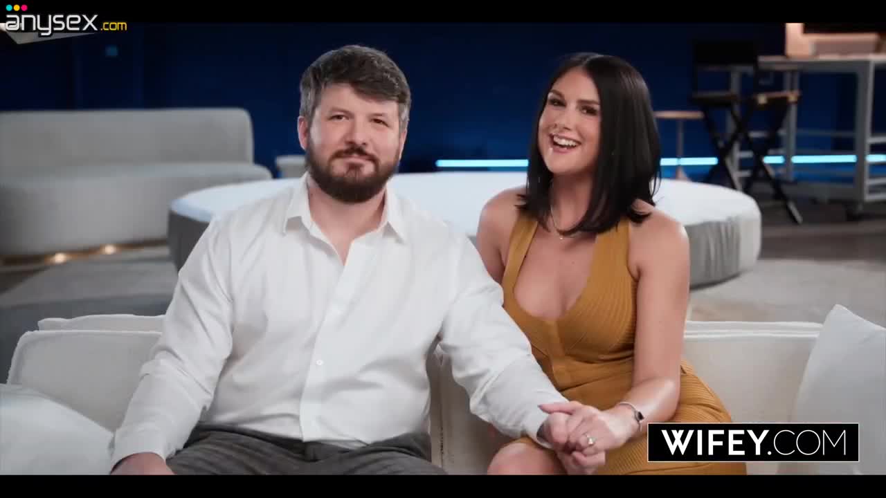 Busty Brunette Hotwife Sienna Rae Gets DAP-ed On the Stage By 2 Guys In Front Of Her Cuckold Husband Free Porn Videos | ePornAny.