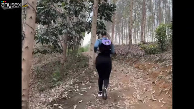Bitch in leggings goes for outdoor fuck during a hike - Amateur Porn