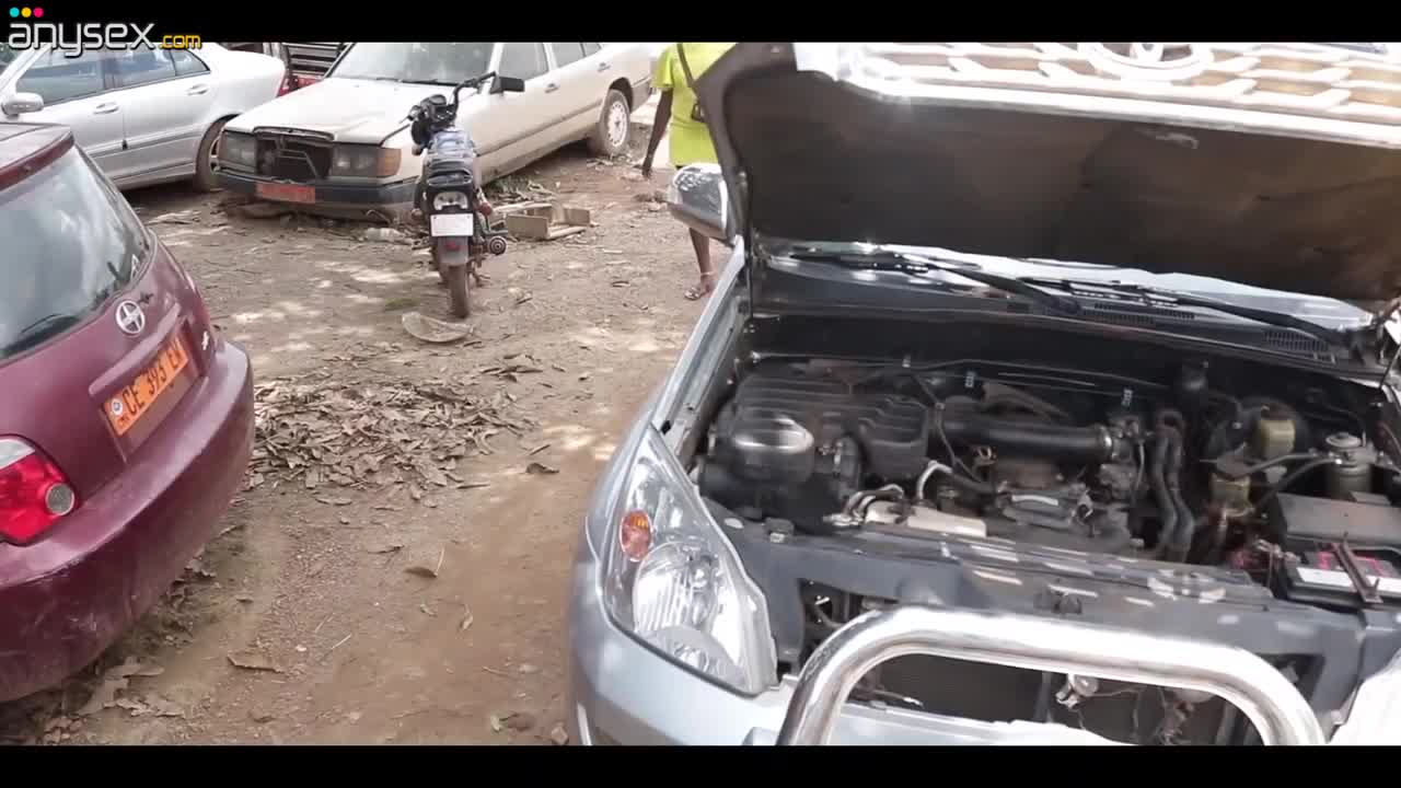 Ebony chick distracts a mechanic from fixing a car by fucking his cock Free Porn Videos | ePornAny.