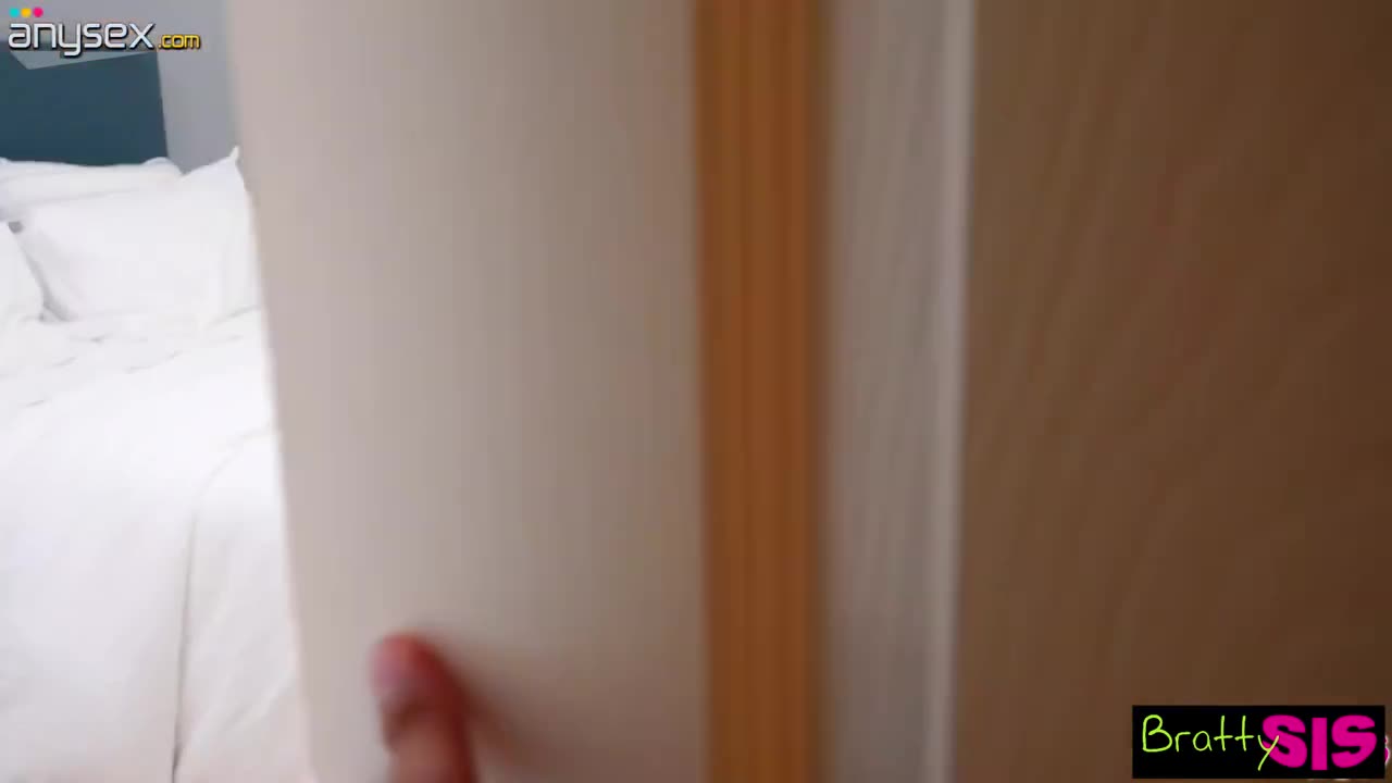 Gia Paige's Tennis Thrill: POV Pleasure with Her Athletic Curves Free Porn Videos | ePornAny.