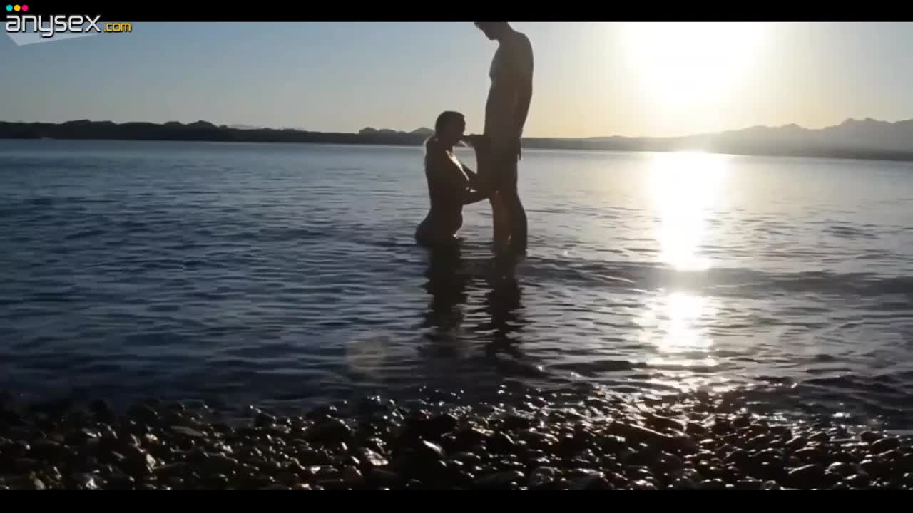 This Curvy Buxom MILF Likes Risky Sex & Doesn't Miss a Chance To Enjoy Her Husband's Dick In Nature Free Porn Videos | ePornAny.