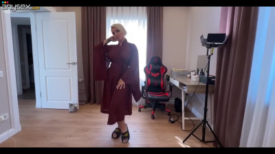Fat booty blonde lady shows off before getting doggystyle'd