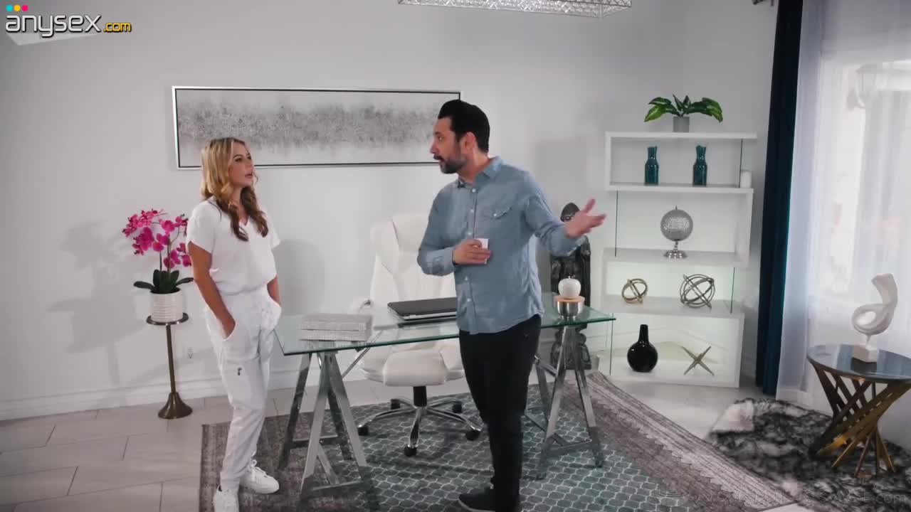 Slutty blonde masseur girl gives a man a nice erotic massage that quickly turns into sex Free Porn Videos | ePornAny.