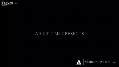 Slutty MILF Lauren Phillips gets her pussy fucked hard by a therapist