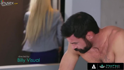 Busty Luna Star loves the massage session he gave her