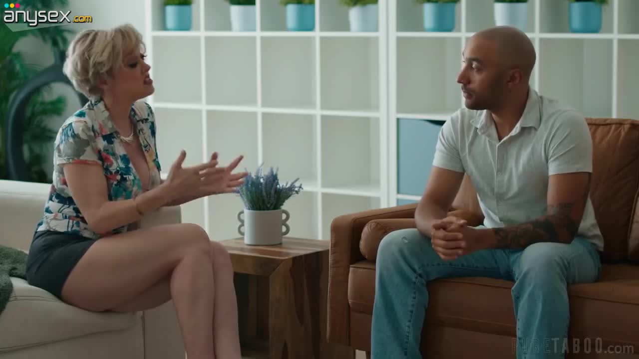 Classy blonde cougar exhibits perfect sex scenes in passionate quickie Free Porn Videos | ePornAny.