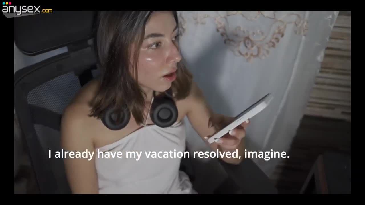 Caught a gorgeous Latina sneaking into the house Free Porn Videos | ePornAny.