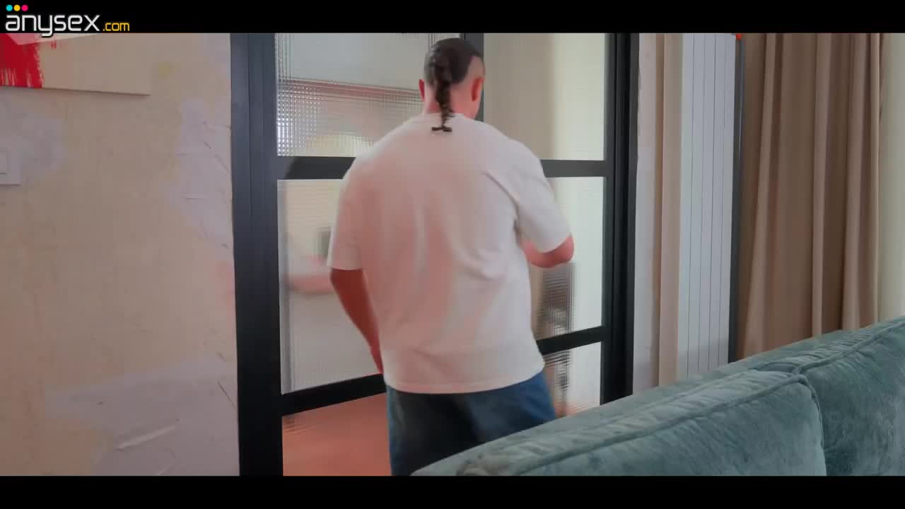 Busty stepsister saw him cuffed to bed and used that opportunity Free Porn Videos | ePornAny.