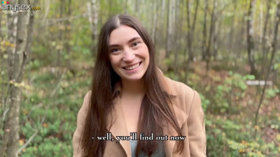 Pretty brunette asks a stranger to help her get out of the forest and pleases him for his kindness