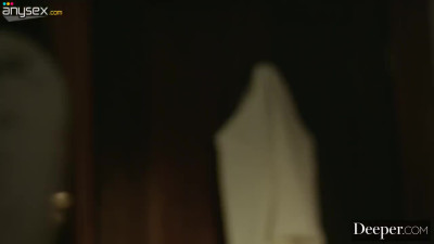 Horny office worker cheats on her wife with a sexy woman who let him fuck her ass