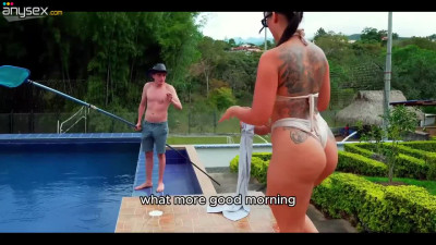 Seductive Colombian babe gets to enjoy that poolboy peen