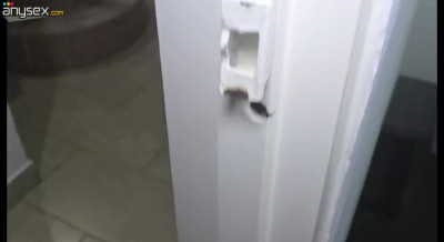 Inviting stepsister catches the guy while masturbating and goading him to do the same