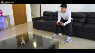 Brunette PAWG is addicted to video games and her stepbro takes advantage