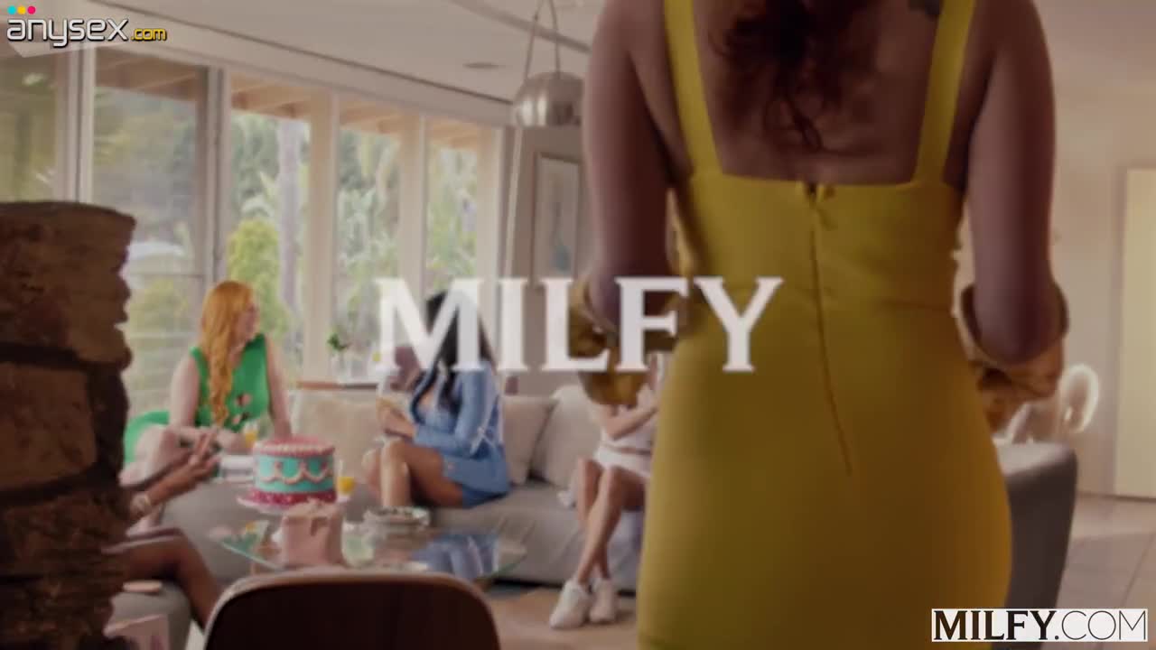 This blonde busty girl is just another snowbunny for his BBC Free Porn Videos | ePornAny.