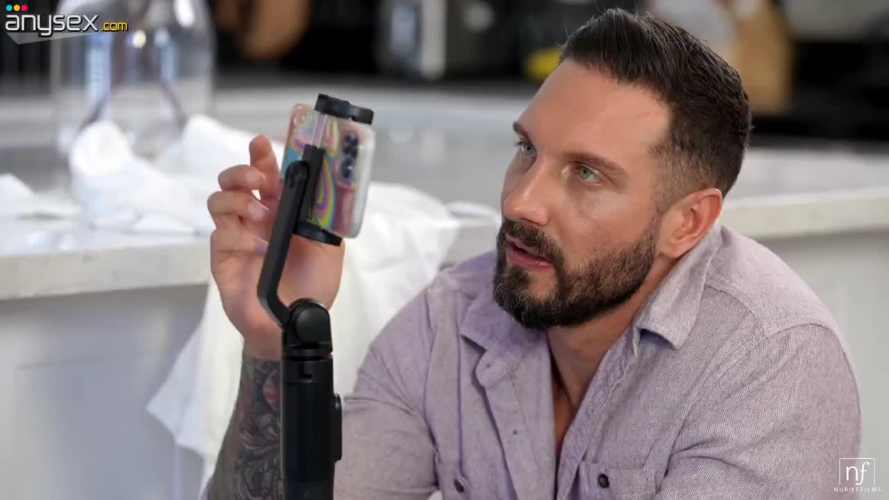 Steamy face-sitting session and an iconic curvy body Free Porn Videos | ePornAny.