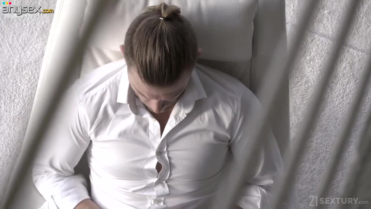Before being fucked doggy dark haired babe Kate Rich gives handjob and blowjob to stud Free Porn Videos | ePornAny.